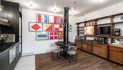 Riverfront Retreat - 2 Units - 3BR - Free Parking - Foto 5