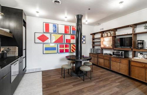 Riverfront Retreat - 2 Units - 3BR - Free Parking - Foto 5