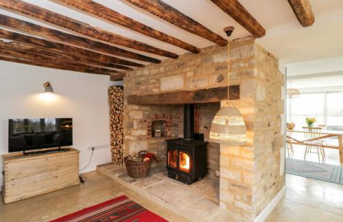 High Cogges Farm Holiday Cottages - Photo 8