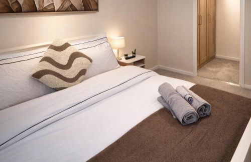 Spacious 3-Bed House with Private Yard - Foto 2