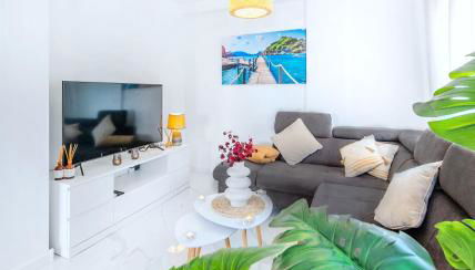 Casa Mario, La Zenia Boulevard area,fantastic 2 bedrooms, 2 bathrooms house with communal swimming pool and barbecue - Photo 5