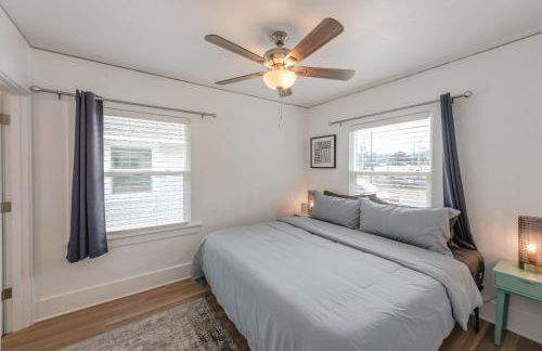 #StayinMyDistrict Coos Bay Goldfinch Cottage - Foto 15