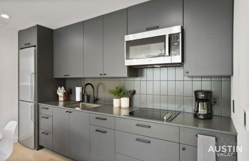 Walk to Soco Lounge Poolside at Modern Cool Spot - Foto 19