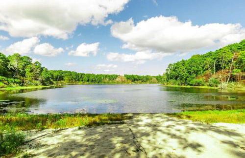 Full Sand Volleyball Court Walk to Pond - Foto 2