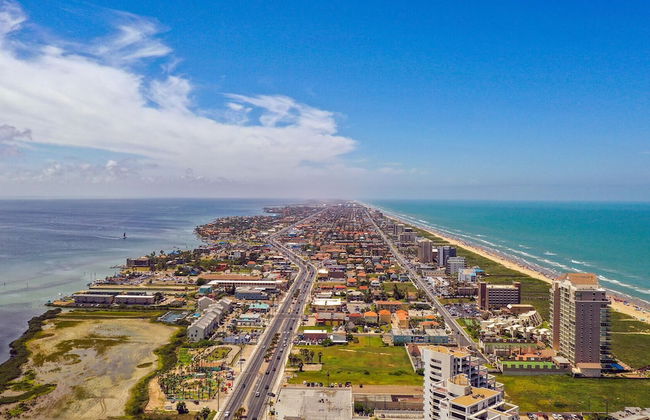 Modern Ground flr Condo 1/2 Block to Beach w Pool! - Foto 29