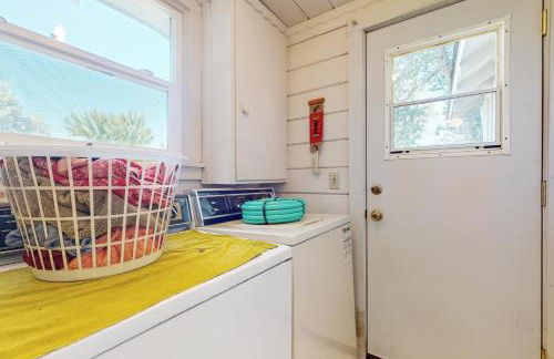 Walk to Town! Dog-Friendly Quincy Getaway with Deck - Foto 18