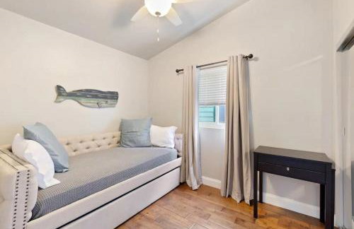 Elegant Beach Living, Just Blocks to the Sand - Foto 13