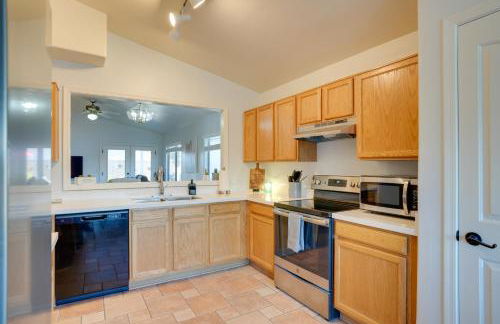 3 Mi to Surprise Stadium! Retreat with Putting Green - Foto 9