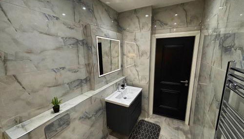 Luxury 1BR Modern Flat in London W7 with Terrace & Private Parking - Foto 5