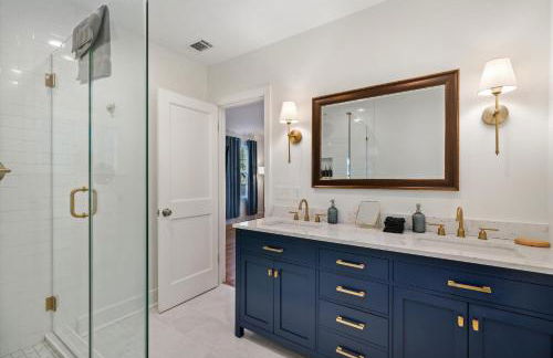 Hot Tub & Pool Table Mins to Beale Renovated - Foto 22