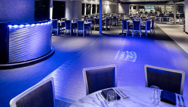 Pista de baile en el interior del barco