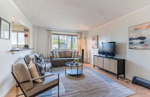 Vibrant Downtown, King Bed, Work Desk & Kitchen - Foto 11