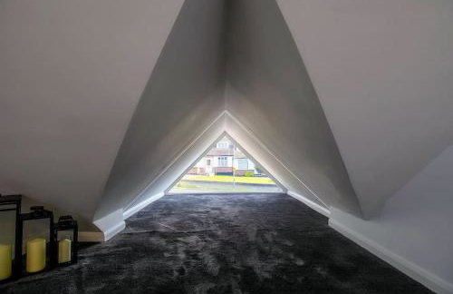 Luxury 4-Bedroom High-End Home, Includes Jacuzzi and Pool Table - Foto 29