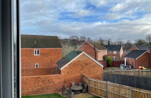 Stunning Large Detached Gloucester, 4 beds, 3 bedroom, 2 bathroom property, Nr Chelt, The Docks and Quays sleeps 6 - Photo 42