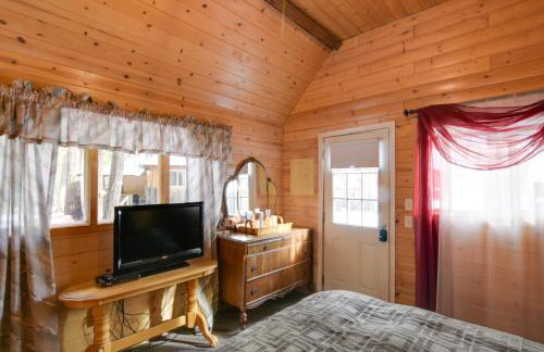 Walk to Trails and Butte Creek Cozy Retreat with Deck - Foto 6