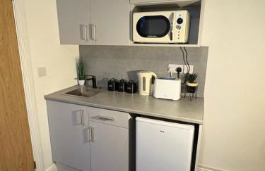 Stylish Studio flat 4,ensuite,Kitchennete,Parking,Wifi,Smart TV,Nr Sandwell and Metropolitan Hospital - Foto 4