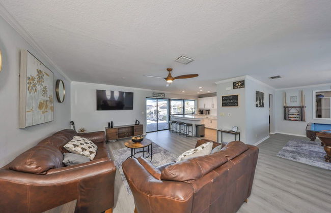 Waterfront Pool House w/ Heated Pool! - Foto 15