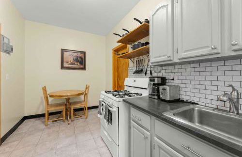 Immaculate furnished 1-Bedroom Apartment - Photo 7