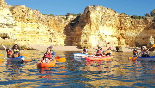 Tour en kayak por la playa de Benagil