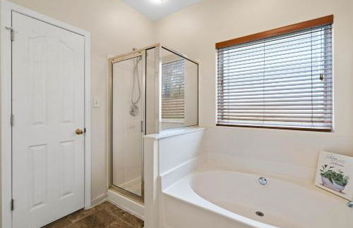 Cozy 4B 2 5B University Home King Beds Jacuzzi - Foto 37