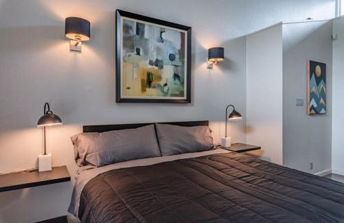 Serene POOL & Firepit in Stunning Home By Airport - Foto 36