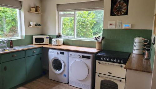 Outrake Cottage - Photo 5, stove, dishwasher, pet friendly, toaster