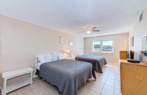 Beachfront Heated PoolSpa King Bed Sleeps Ten 104 - Photo 29