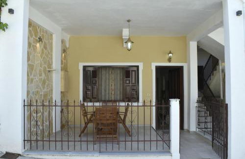 Portico Cozy Home - Photo 35