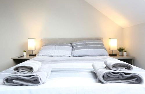 The Hot Tub Townhouse by Holiday Heim - Photo 51