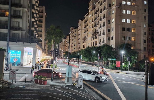 1 Bed Apartment - Sleeps 7 - Pool & Wifi - Photo 26