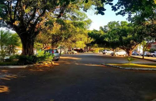 Vista para a lagoa - Enseada Azul, perto da Bacutia e Peracanga - Duas suítes Ar Condicionado - Varanda Gourmet - Lazer Completo, piscinas, quadras, sauna, pescaria, náutica, bar, restaurante, parques - Estacionamento e Portaria 24h - Foto 48