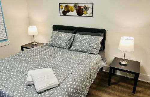 Apt 2 Bedrooms 2 Full Baths FREE Parking & FREE Laundry in Unit - Foto 27