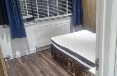 Large Rooms with Desk, Gardens & Great Transport - Foto 4