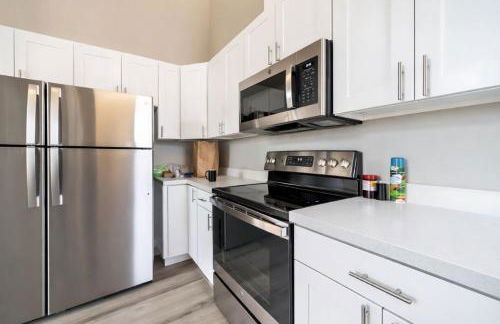 Cozy Micro Suite Unit 1 Sleeps 2 Minutes to Downtown - Foto 3