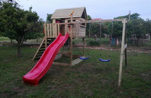 Casa das Laranjeiras e parque infantil - Foto 27