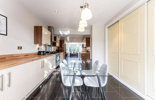 Large Home near Edgbaston Stadium, UOB & QE hospital sleeps 6 - Foto 33