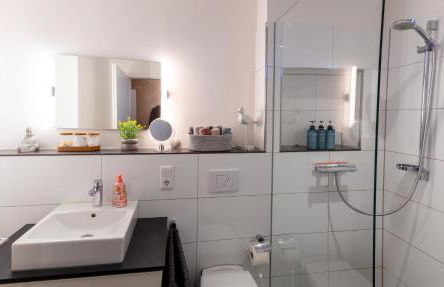 MiCasa OL - Deluxe Apartment mit Stil - Carport Stellplatz - Küche - WLAN - 3,7 KW Steckdose für E Auto - Terrasse - Photo 21