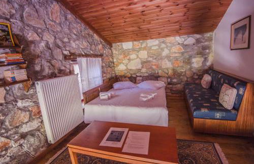 Stonehouse 2 Bedroom Chalet on Olympus Amazing View - Photo 32