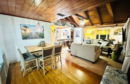 Beachside Get-A-Way - Walk to the Beach - 3 Bedroom 2 Bath - Foto 8