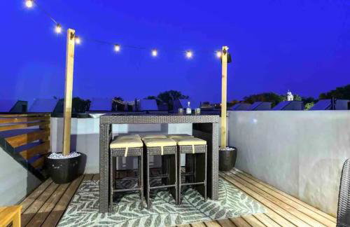 Modern Townhome Near Downtown walk to CWS! - Foto 9