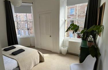 Bright 2 bedroom apartment near the meadows - Foto 3