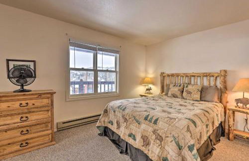 Fireplace and Stream Access Cozy Grand Lake Retreat - Foto 10