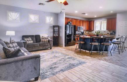 Pet friendly 3br 2ba Private optional heated Pool BBQ grill Golf Clubs close to park - Foto 5