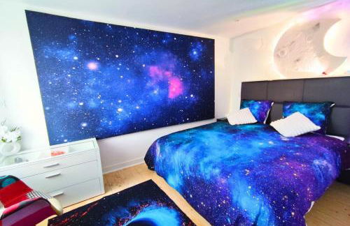 Space House & Surprise - Disneyland & Paris - Foto 2