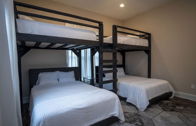 Brand NEW Large Impressive House Near Downtown! - Photo 5