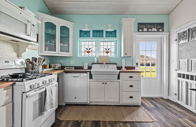 Kingsby Cottage - 1BR & Mountain Views - Photo 8