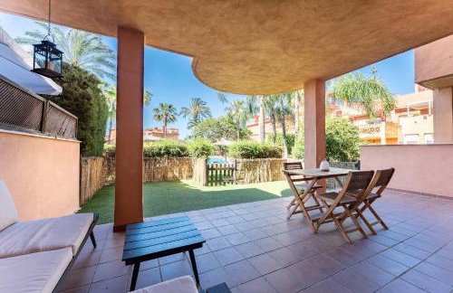 Bajo con acceso directo desde la terraza a la piscina y parking privado en La Reserva de Marbella by Sunny Residences - Foto 2
