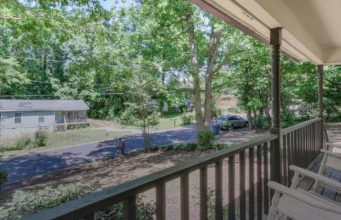 Athens home with Deck Near Sanford Stadium - Photo 14