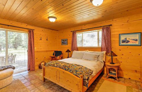 Romantic Riverfront Cottage - 1 Mile to Winthrop! - Foto 7