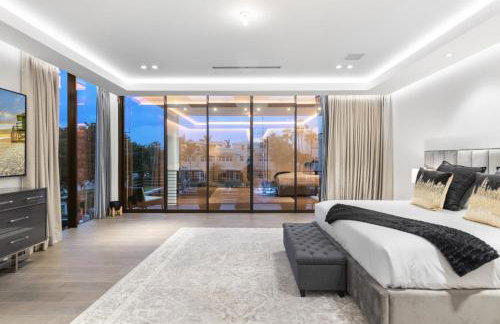 Three Story Waterfront Villa with Basketball and Mini Golf - Foto 18